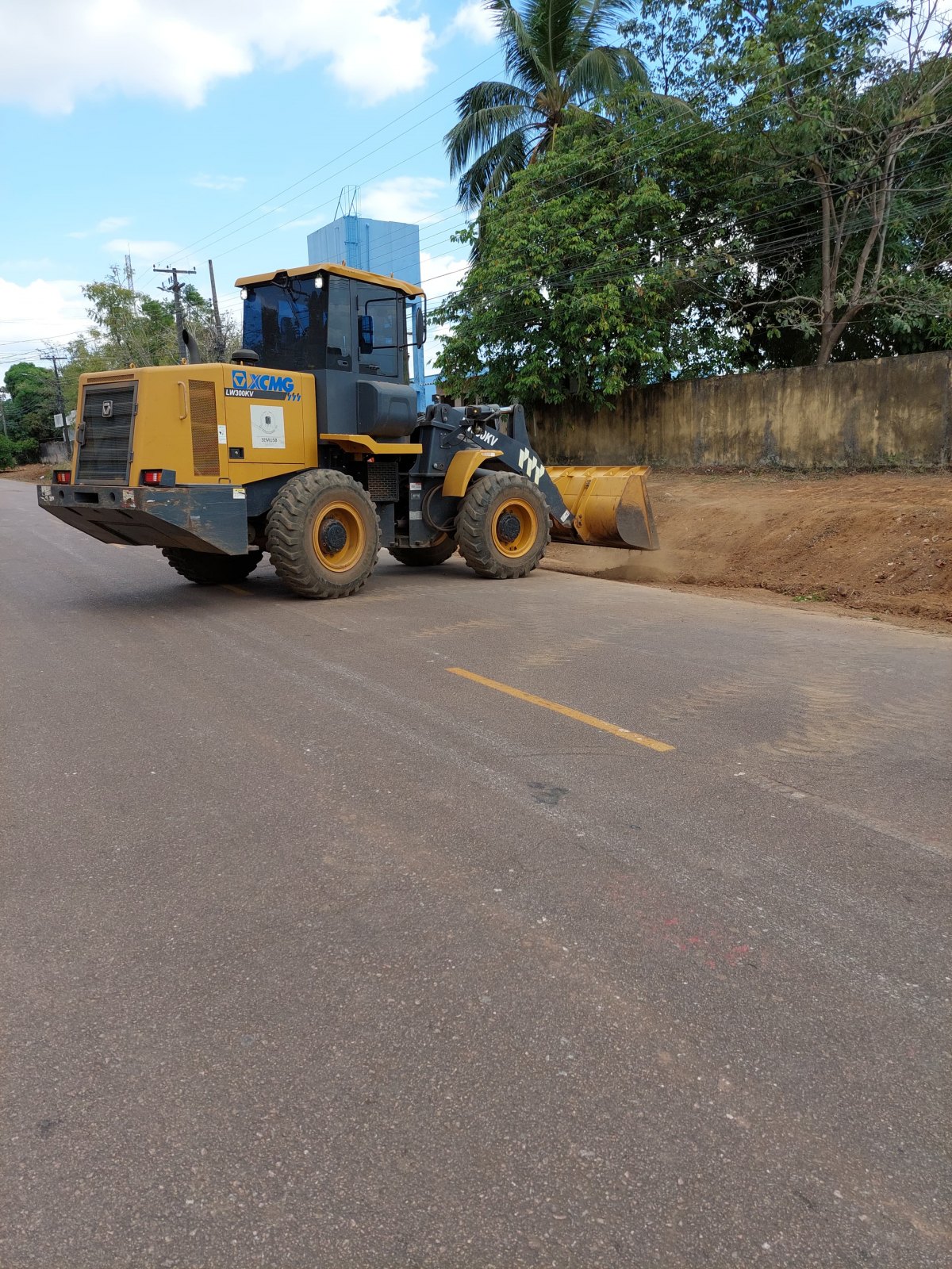 EDWILSON NEGREIROS: Vereador solicita e prefeitura faz limpeza e retirada de lixo no Bairro Embratel
