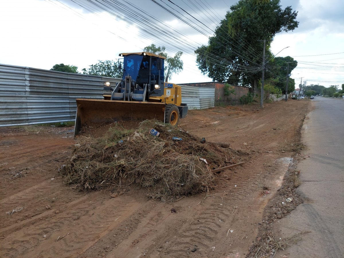 EDWILSON NEGREIROS: Vereador solicita e prefeitura faz limpeza e retirada de lixo no Bairro Embratel