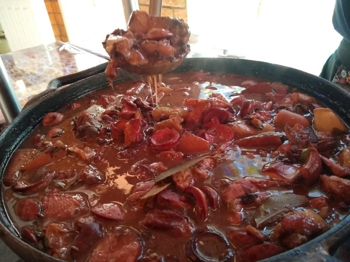 FEIJOADA: Hoje tem especial Raça Negra no Mercado Cultural 