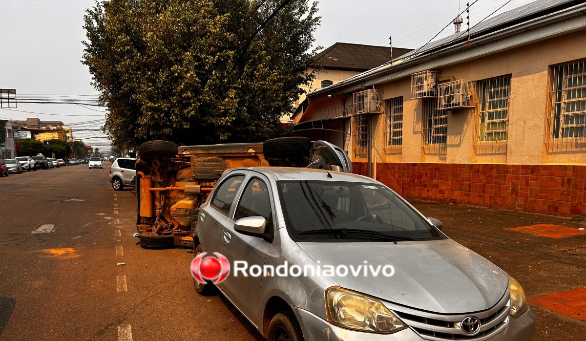IMPRUDÊNCIA: Carro capota após forte colisão na Avenida Carlos Gomes