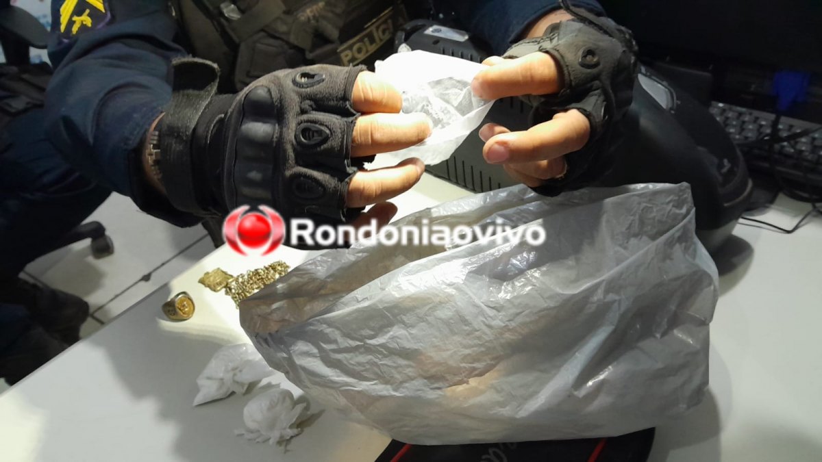 TRÁFICO NA LESTE: Adolescente é flagrado com várias porções de cocaína em pochete 