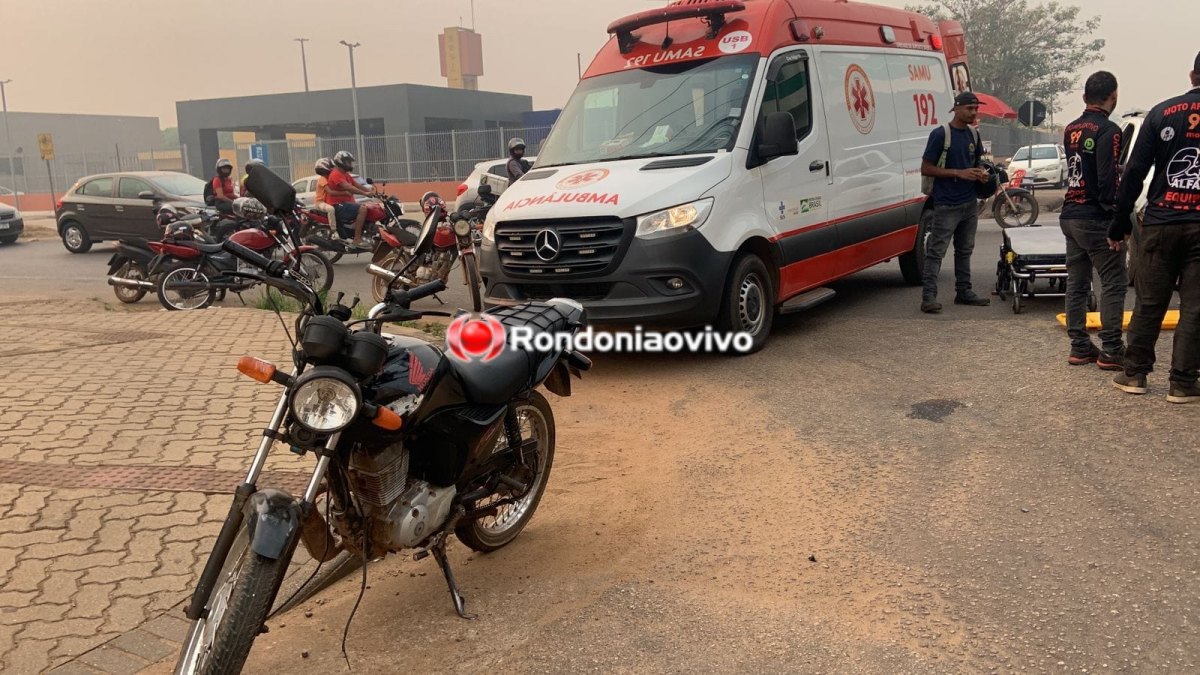 FRATUROU: Condutor avança preferencial e causa acidente com duas mulheres em moto