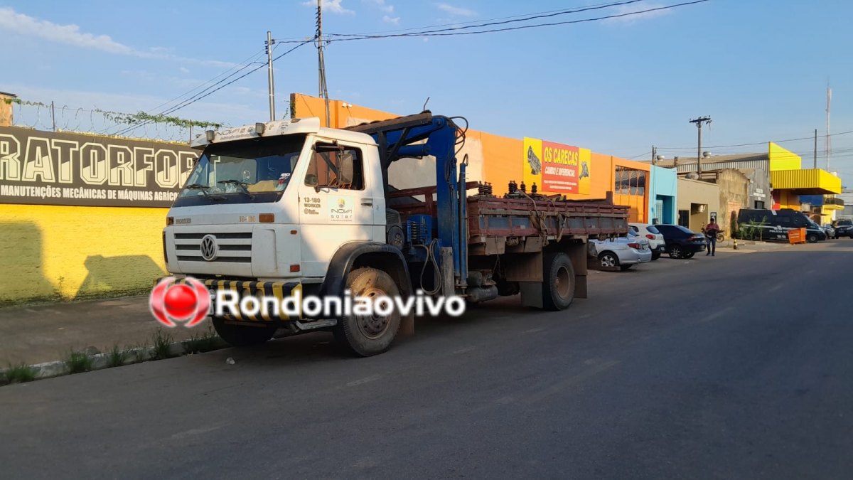 TRAFICANTE CORREU: PRF apreende cerca de 50 quilos de drogas e submetralhadora 