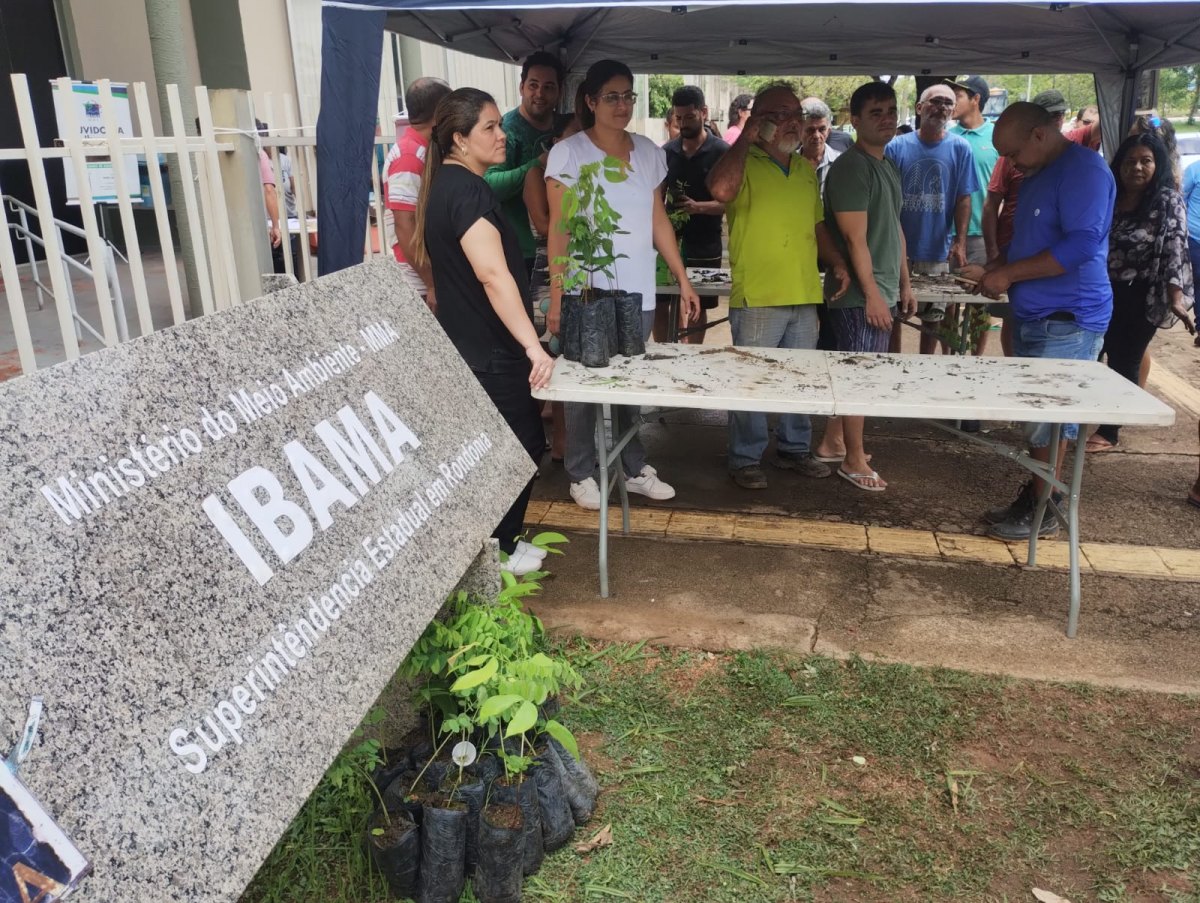 PRESERVAÇÃO: Ibama distribui mudas variadas em ação educativa em Porto Velho 