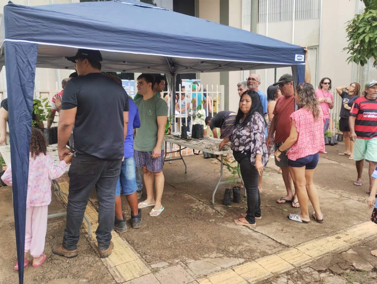 PRESERVAÇÃO: Ibama distribui mudas variadas em ação educativa em Porto Velho 