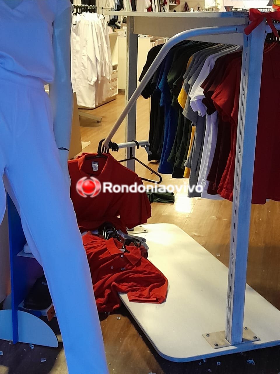 MAIS UMA: Loja é alvo de criminosos na Avenida 7 de Setembro 