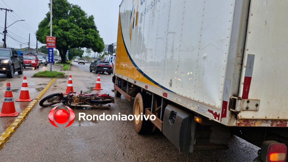 EM FRENTE AO JPII: Motociclista fica em estado gravíssimo ao cair e ser atropelado por caminhão 