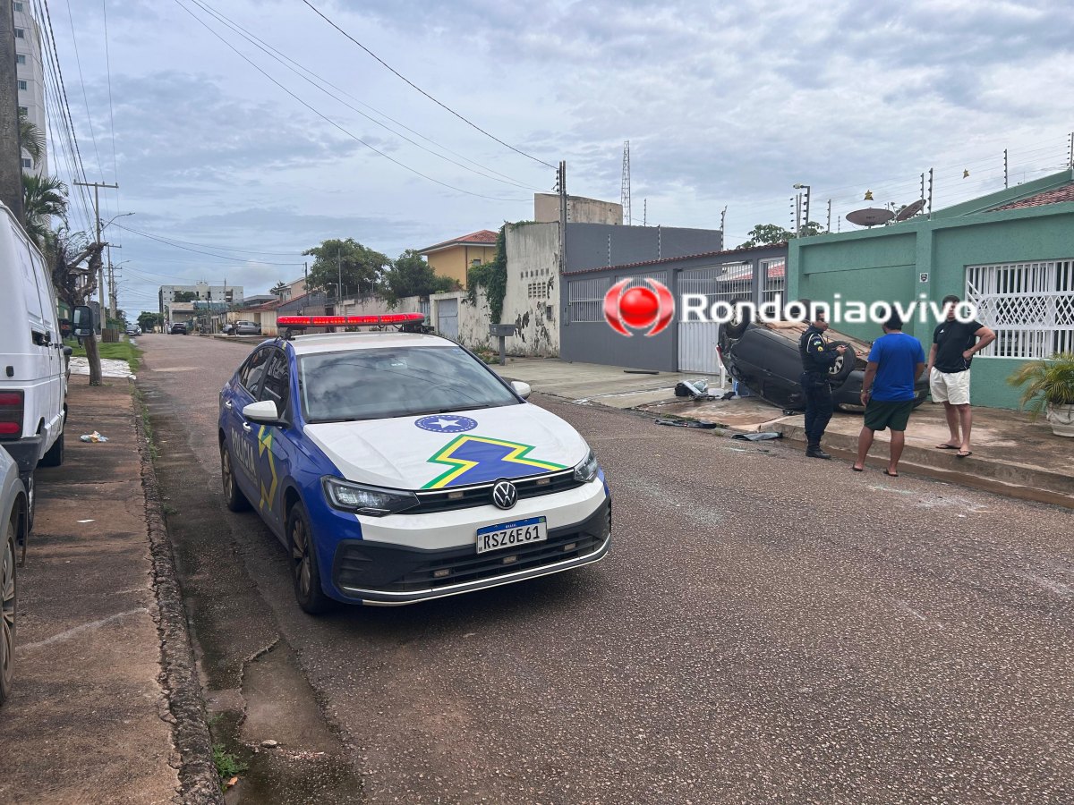 URGENTE: Carro capota após acidente e motorista causador foge