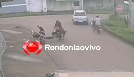 VÍDEO: Três pessoas sofrem ferimentos após batida entre motocicletas 