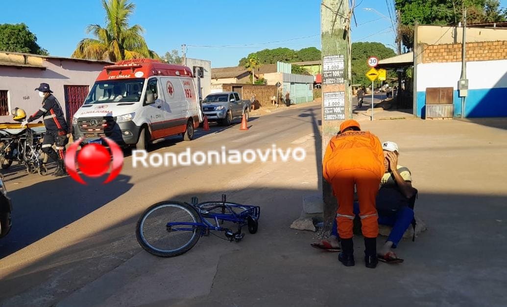 URGENTE: Ciclista se choca contra poste após atropelamento em frente de escola 