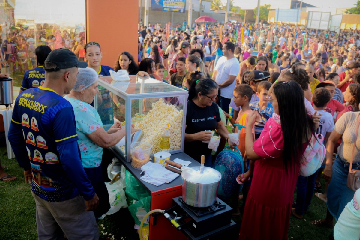 LUCAS TORRES: Deputado realiza maior Festa do Dia das Crianças na história de Buritis