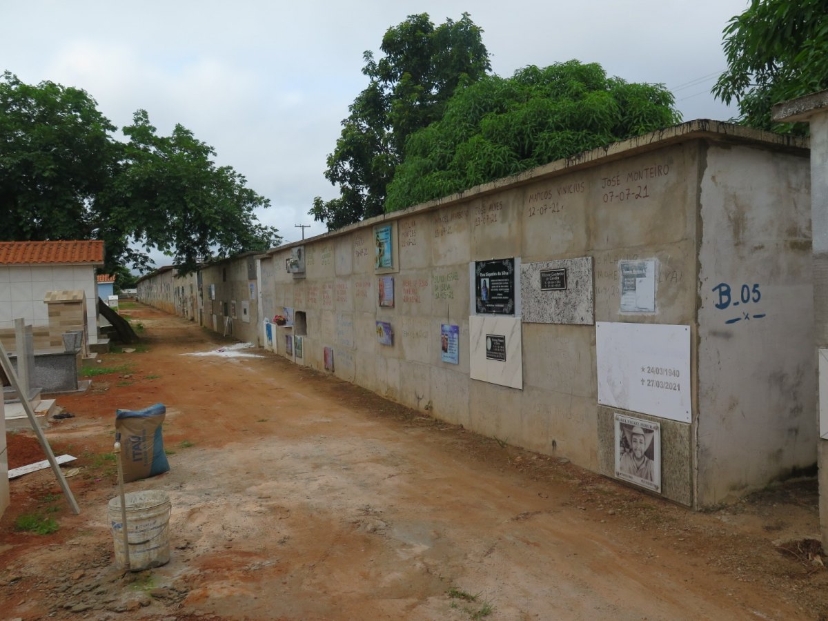 SEM ESPAÇO: Cemitério de Vilhena tem sepultamentos em ruas internas e entre sepulturas 