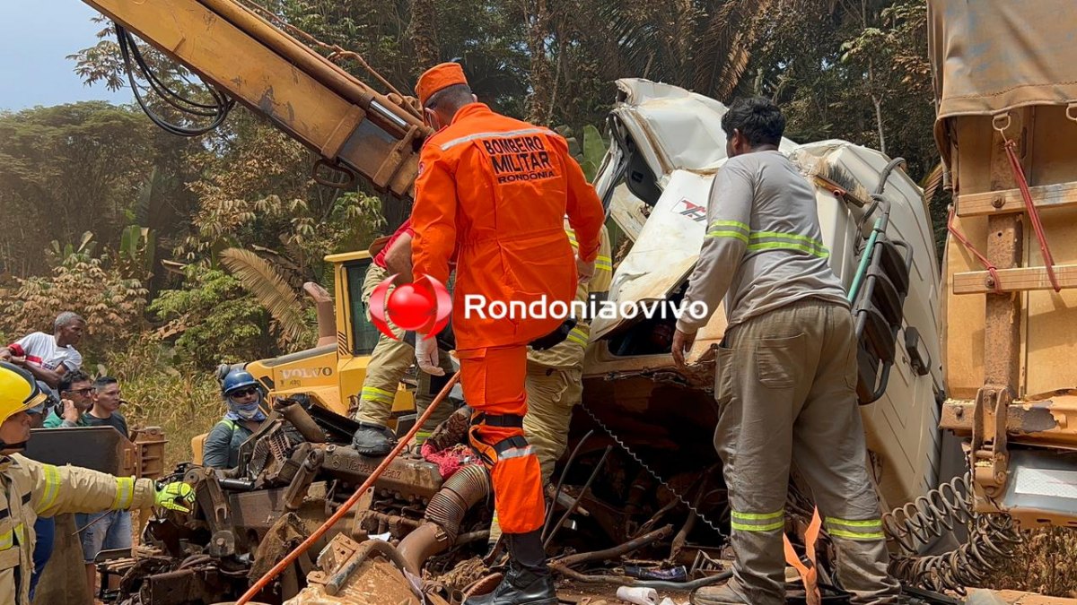 URGENTE: Motorista de carreta fica preso nas ferragens após gravíssimo acidente em PVH