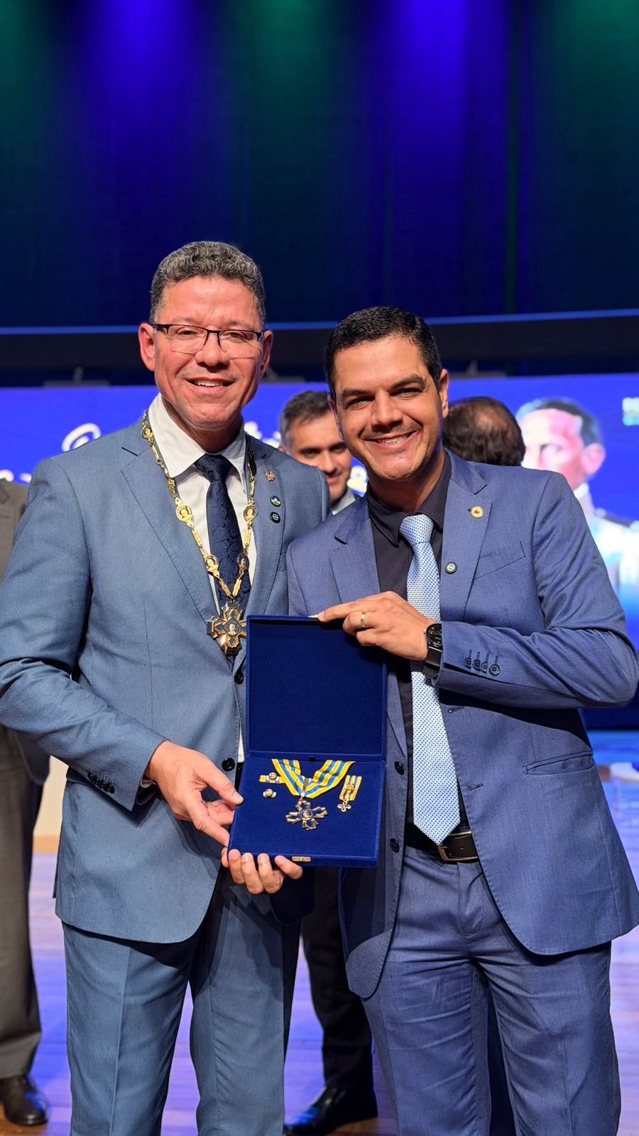 MEDALHA: Deputado estadual Cássio Gois recebe a maior honraria de Rondônia