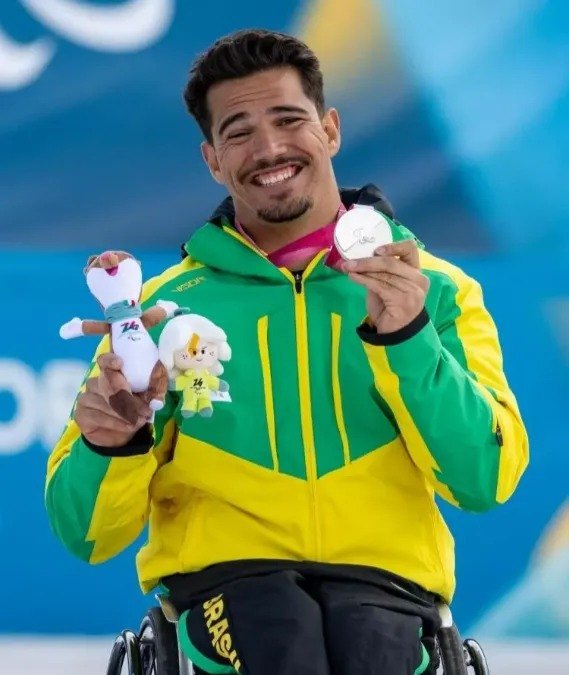 PARALÍMPICOS DE INVERNO: Atleta nascido em Cerejeiras conquista medalha de prata para o Brasil