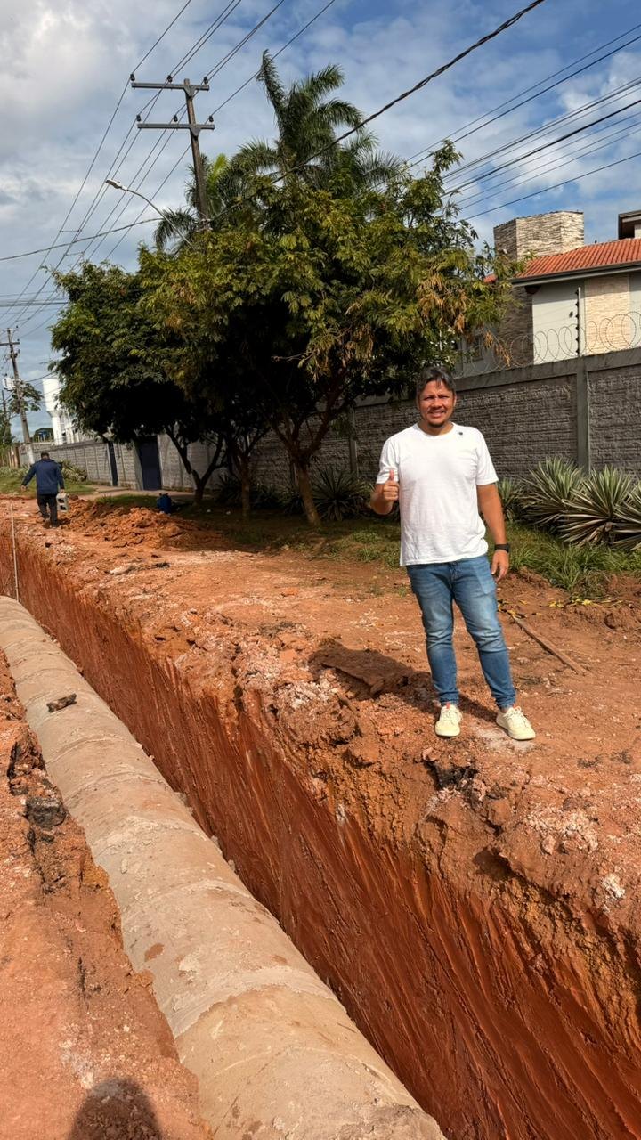 ZÉ PAROCA: Vereador faz visita de inspeção nas obras de drenagem na rua Aparício de Moraes