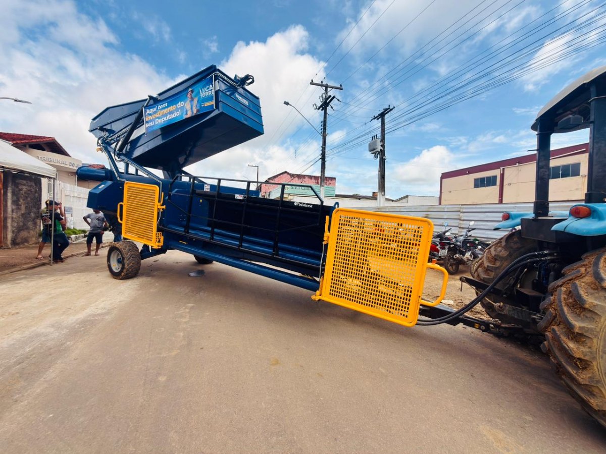 CAFEICULTURA: Buritis recebe R$ 1,2 milhão em implementos agrícolas e recolhedora de café