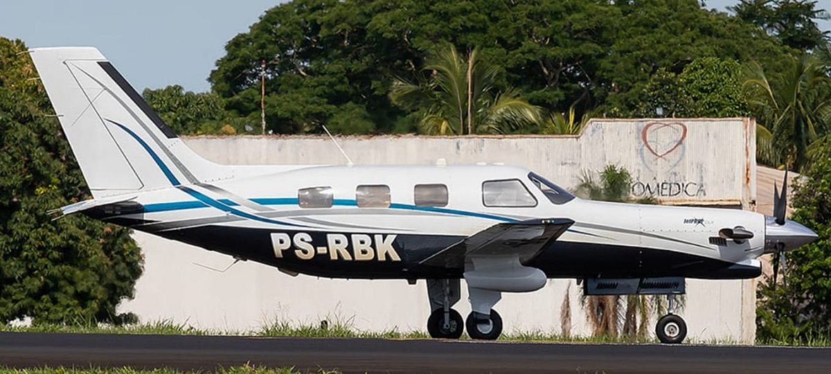 VÍDEO: Avião de pequeno porte cai em restaurante e mata três pessoas, no RS