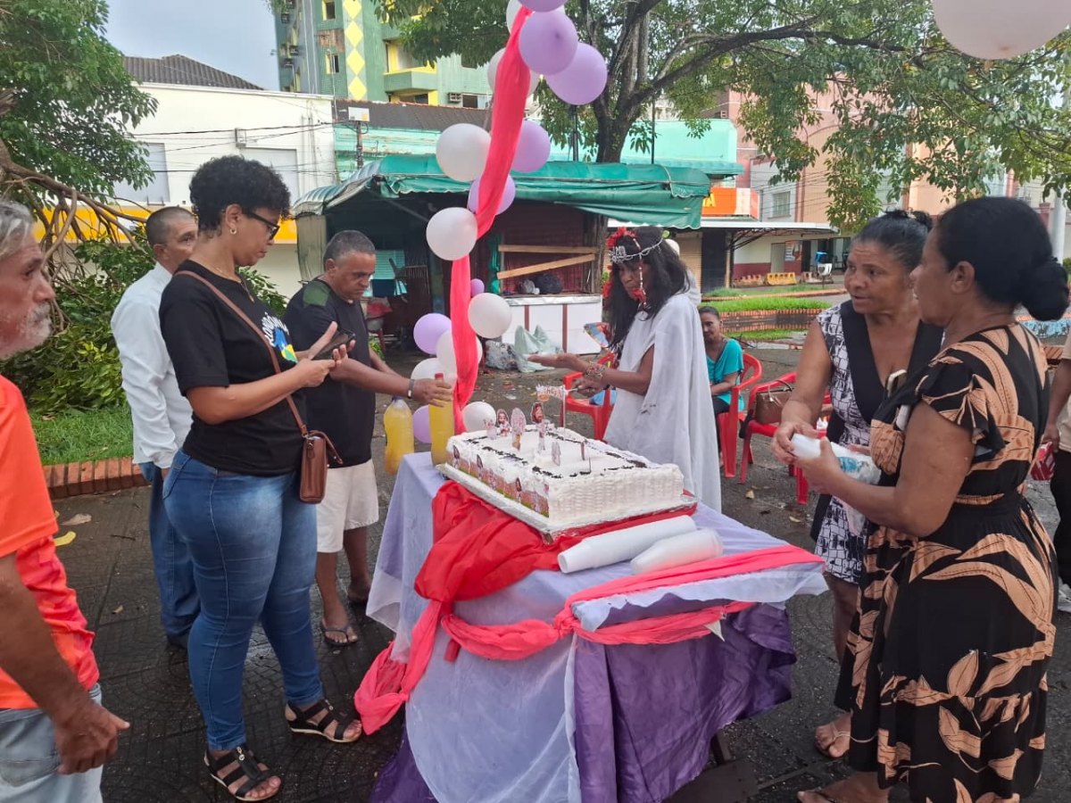 SOLIDARIEDADE E DOÇURA: Bailarina da Praça promove festa da Páscoa no centro de Porto Velho 