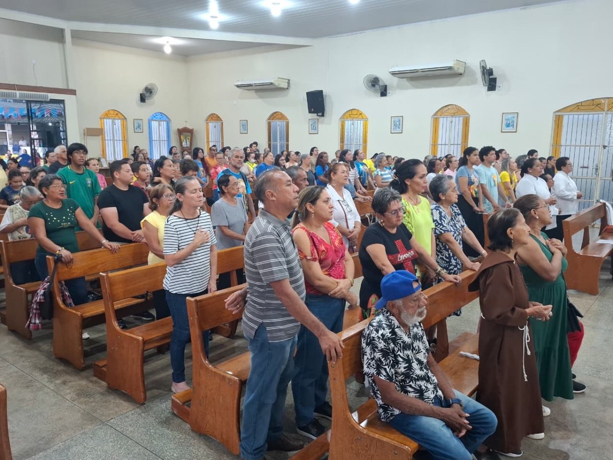 TRADIÇÃO CATÓLICA: Comunidade São Pedro celebra solenidade com procissão fluvial em Porto Velho