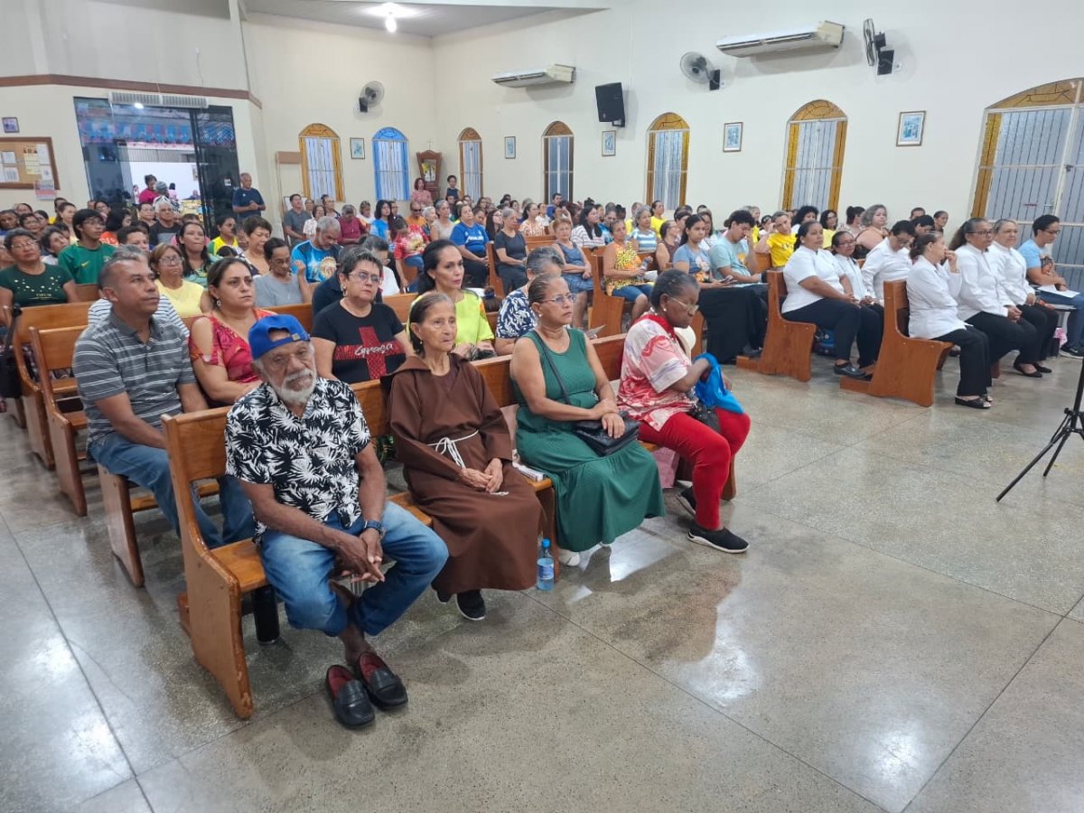 TRADIÇÃO CATÓLICA: Comunidade São Pedro celebra solenidade com procissão fluvial em Porto Velho
