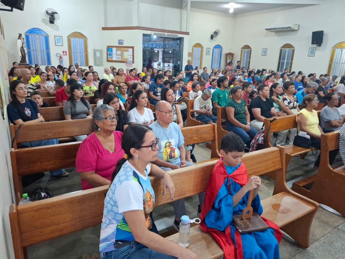 TRADIÇÃO CATÓLICA: Comunidade São Pedro celebra solenidade com procissão fluvial em Porto Velho