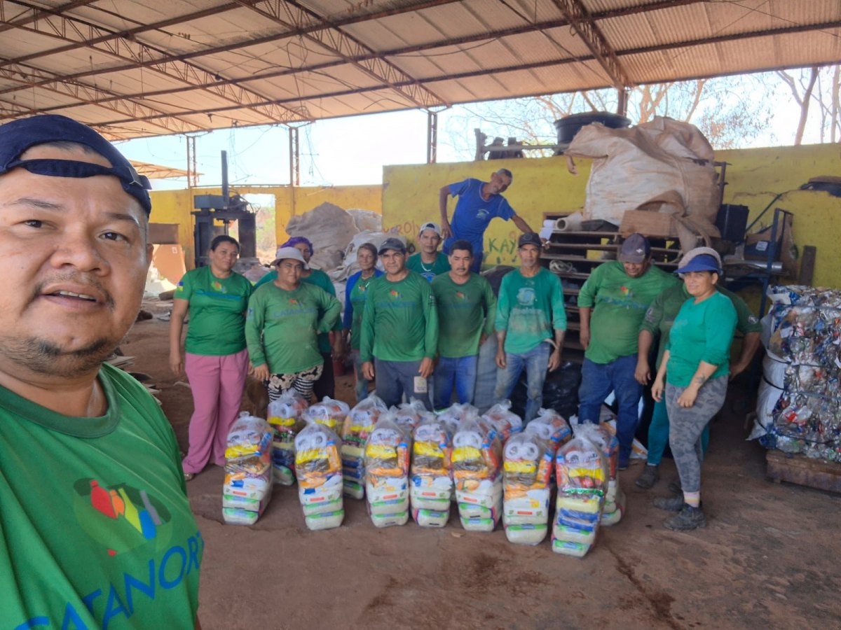 ECOPARQUE PVH: Cooperativa de reciclagem atingida por incêndio recebe cestas básicas