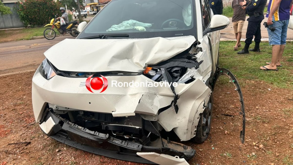 VÍDEO: Forte batida entre carro deixa duas pessoas feridas
