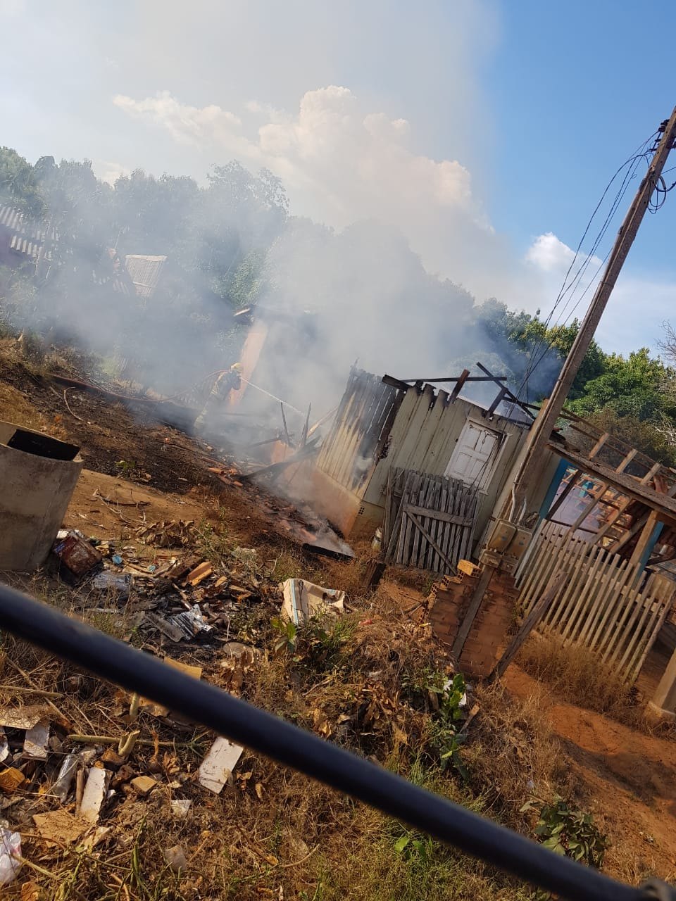 APELO: Família que perdeu tudo em incêndio pede ajuda através de campanha