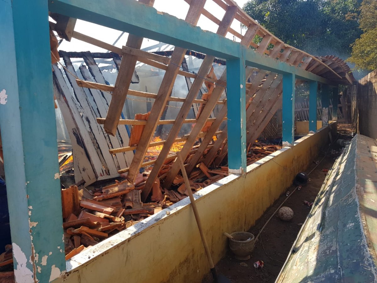 APELO: Família que perdeu tudo em incêndio pede ajuda através de campanha