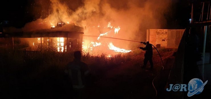TRÁGICO: Homem morre carbonizado em residência que pegou fogo