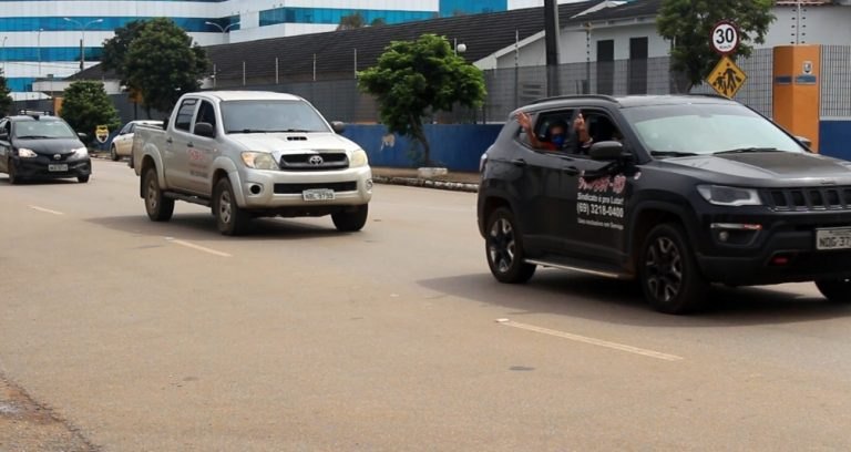 MANIFESTAÇÃO NA CAPITAL: Carreata protesta contra reforma administrativa e pede vacinas para servidores 