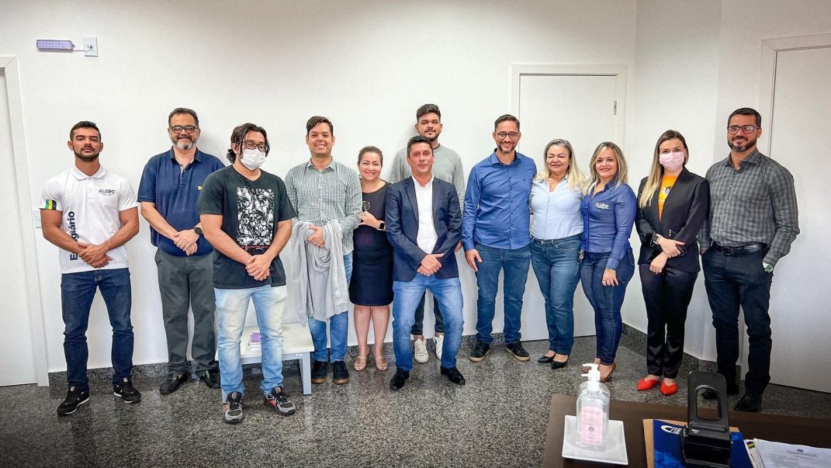 DEPUTADO: Anderson Pereira se despede de servidores do Poder Legislativo