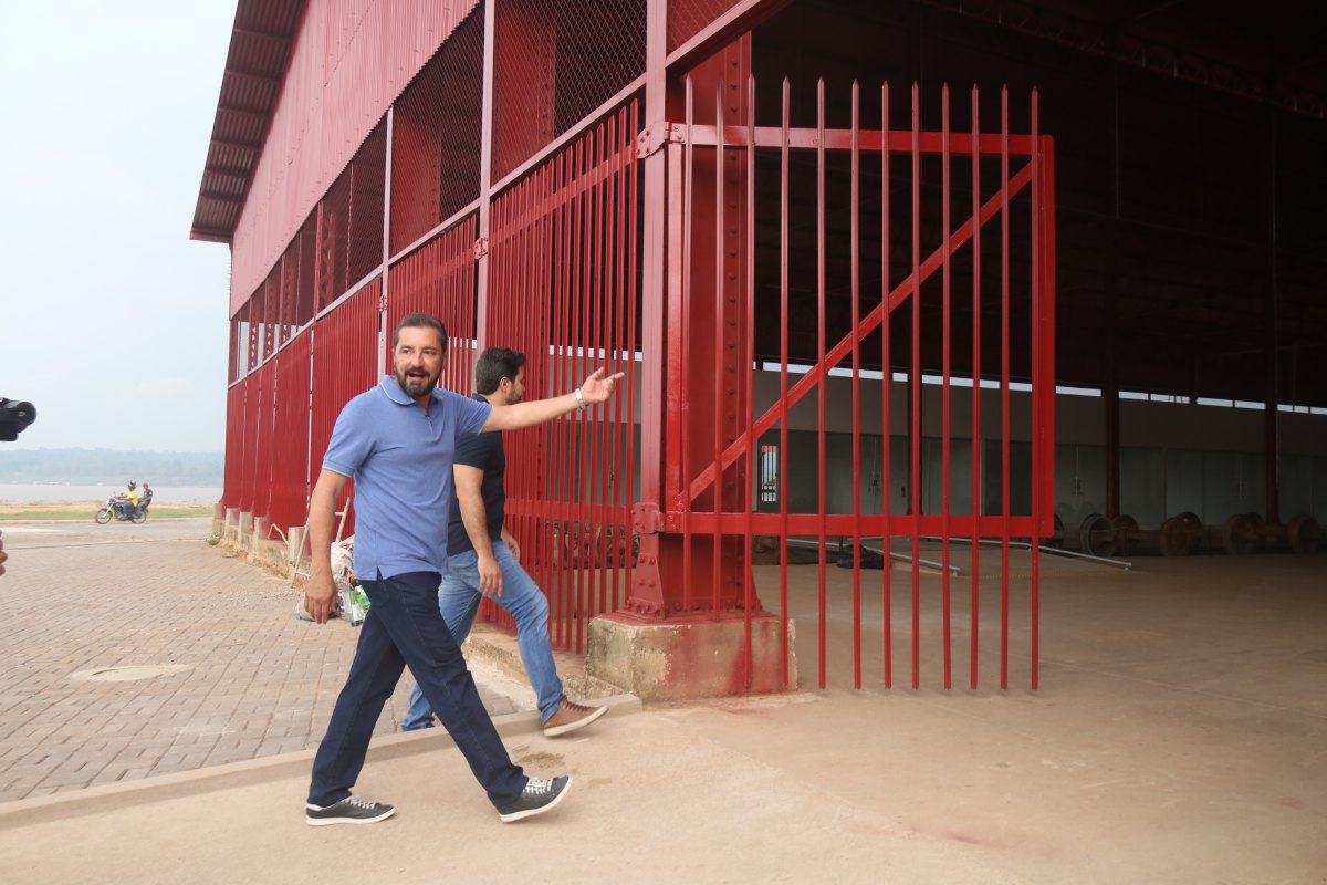 CENTRO HISTÓRICO: Hildon Chaves acompanha recuperação de litorina da antiga EFMM