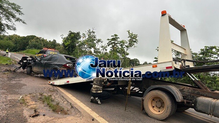 FORTE BATIDA: Gravíssimo acidente é registrado na Curva do km 433 na BR 364, em Jaru (RO)