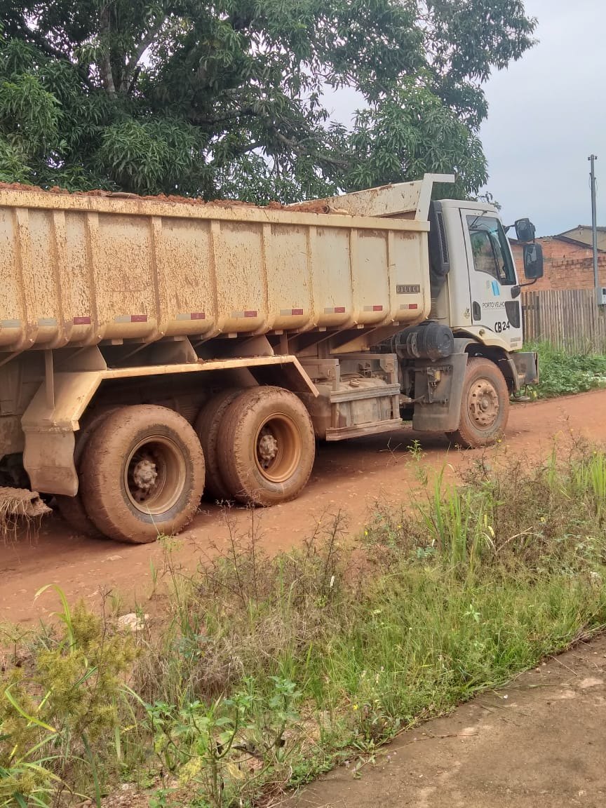 RUA DA ZONA LESTE: Prefeitura atende pedido de Marcio Pacele e realiza limpeza e cascalhamento