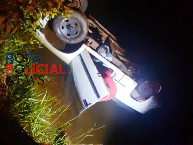 SUSTO: Motorista cai em rio após perder controle de caminhonete e é salvo por mototaxista