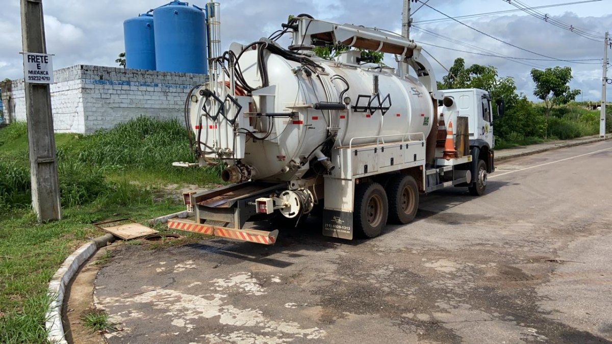 NO MORAR MELHOR: Prefeitura atende pedido de Márcio Pacele e realiza limpeza em esgoto