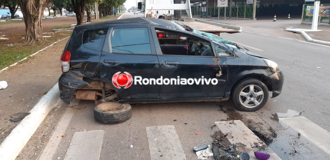 CAPOTAMENTO: Carro dirigido por mulher inabilitada se envolve em grave acidente