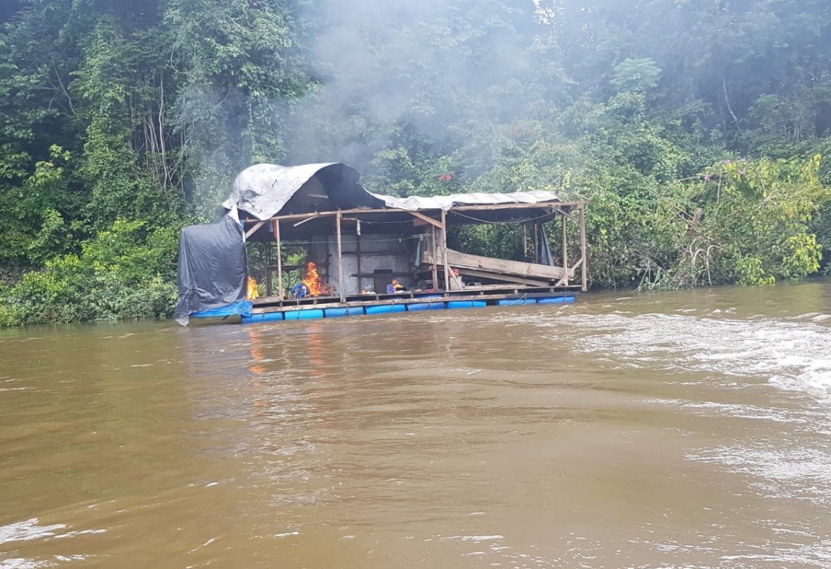 SUBMERSO: Operação destrói 12 dragas que faziam extração de ouro ilegal no Rio Roosevelt