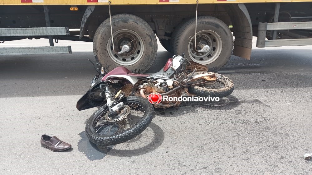 ASSISTA: Grave acidente envolvendo carro, moto e caminhão dos Correios