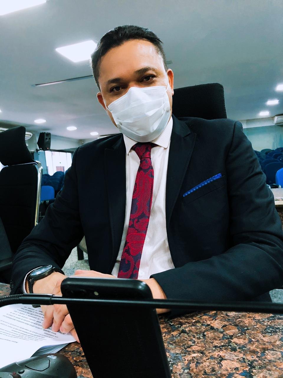 PROFISSIONAIS DE SAÚDE: Prefeitura atende Isaque Machado e vai pagar grau máximo de insalubridade 