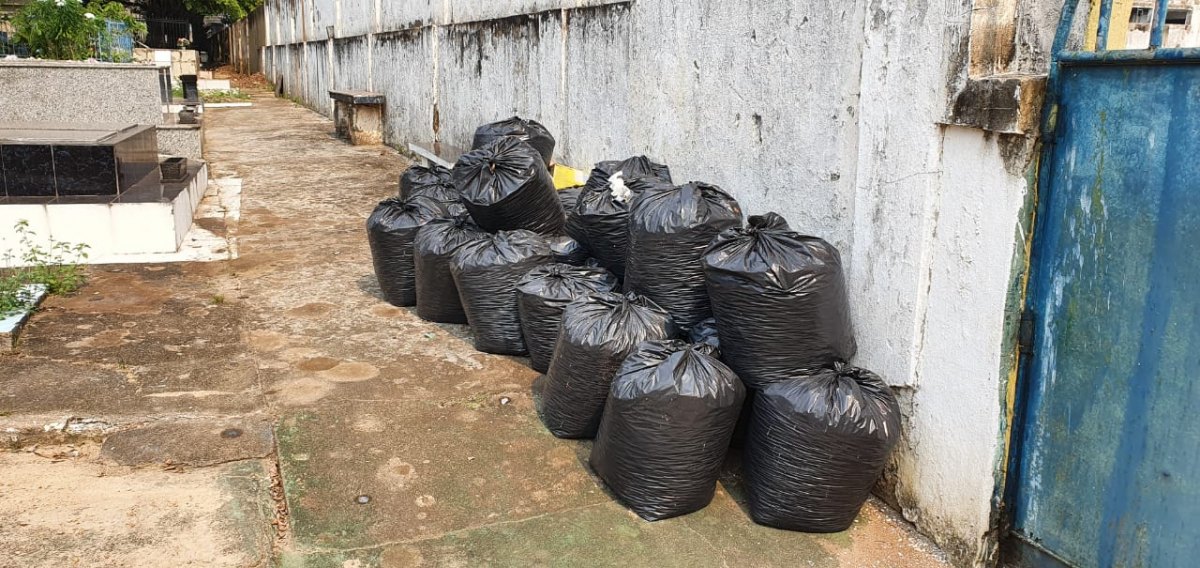 ABANDONADO: Cemitério dos Inocentes está sem manutenção e lixo se espalha no local 