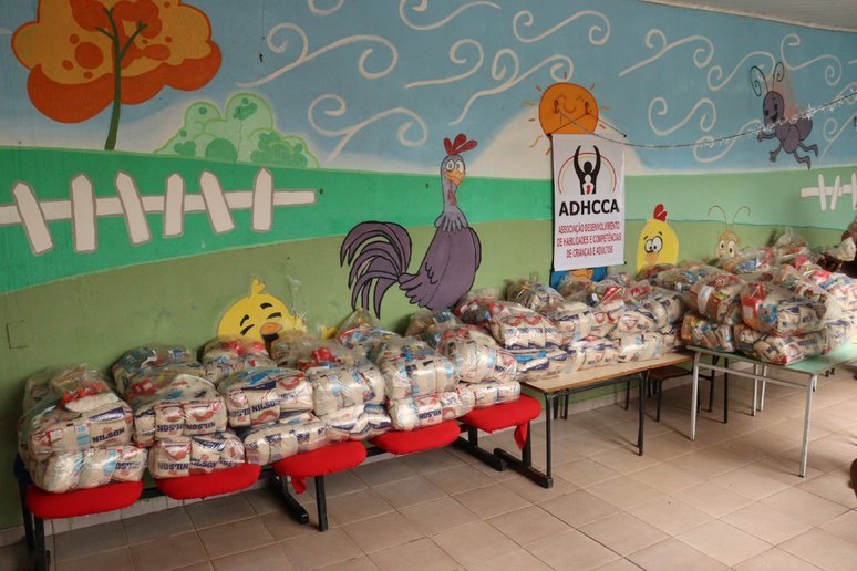 AÇÃO SOCIAL: Parceria entre Sistema Fecomércio/Sesc/Senac e FALM entrega cestas básicas 