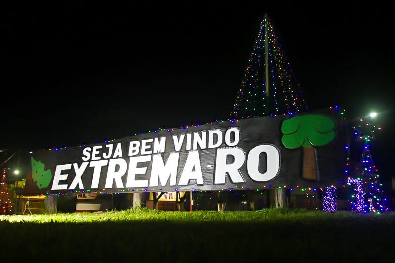 EXTREMA: Amigos se juntam e montam decoração natalina em distrito de Porto Velho