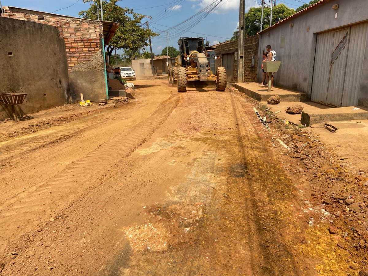 MELHORIAS: Edimilson Dourado acompanha asfaltamento em ruas da zona sul
