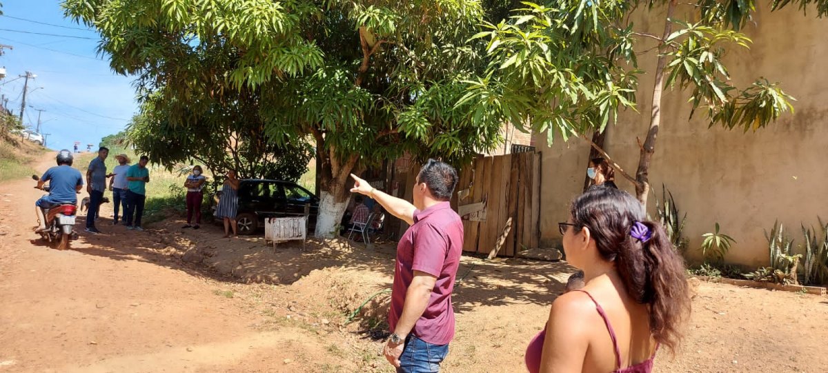 MELHORIAS: Edimilson Dourado acompanha asfaltamento em ruas da zona sul