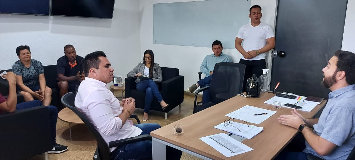 ZONA SUL: Vereador Edimilson Dourado se reúne na Semob e busca asfalto para bairros 