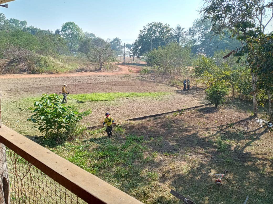  EDIMILSON DOURADO: Mutirão de limpeza é realizado na Vila Nova de Teotônio a pedido do vereador