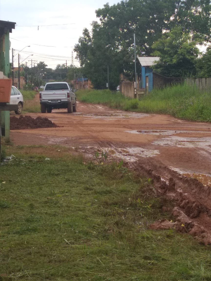 RUA DA ZONA LESTE: Prefeitura atende pedido de Marcio Pacele e realiza limpeza e cascalhamento